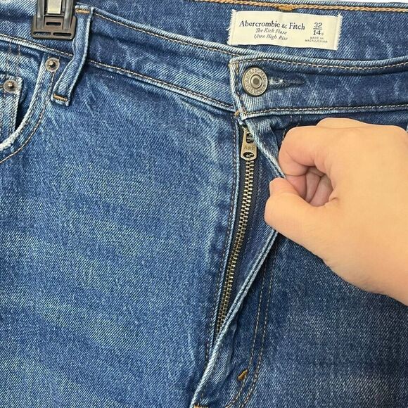 Abercrombie & Fitch The Kick Flare Ultra High Rise Jeans Crop Two Tone Size 32 S - Picture 8 of 13
